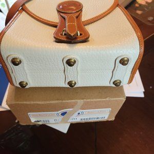 DONNEY AND BOURKE WHITE /TAN SHOULDER BAG